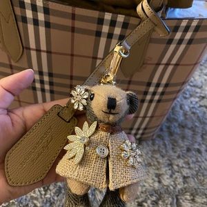 ❌SOLDburberry reversible tote medium size brandnew